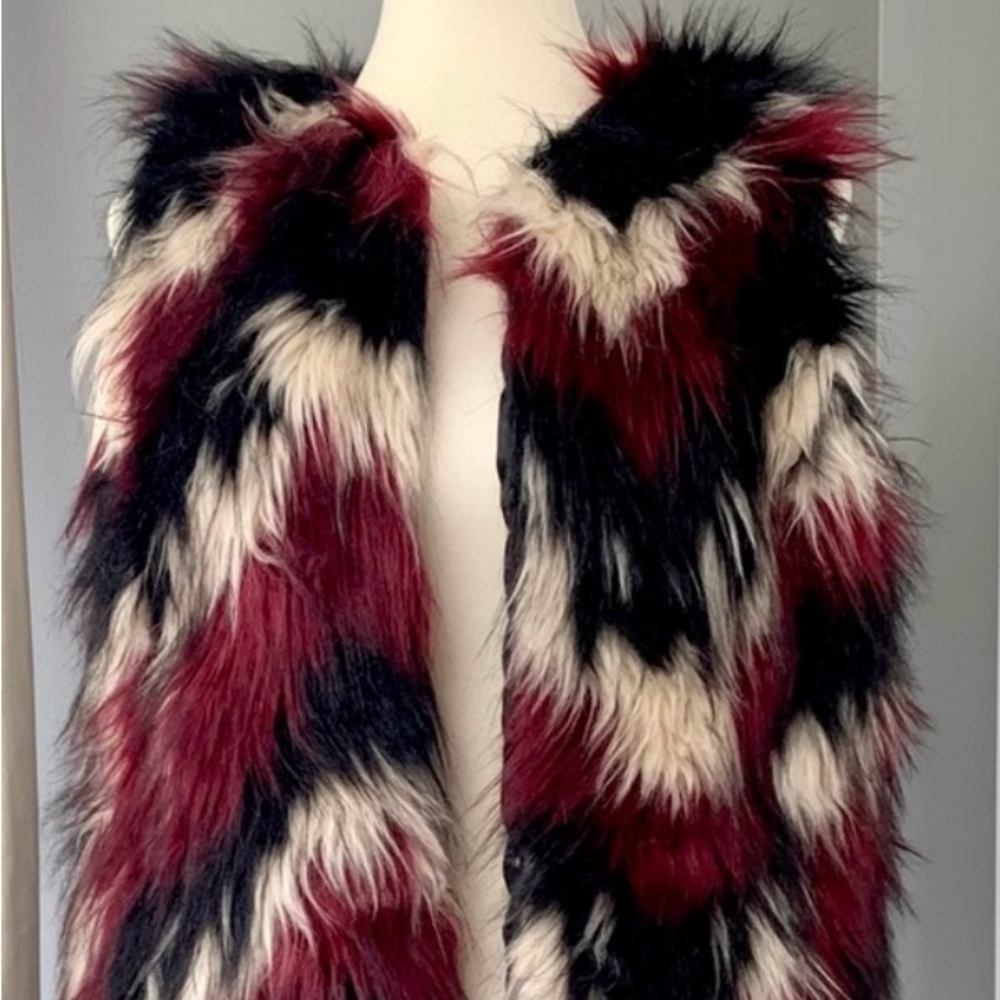Fever multi color Faux Fur Vest with pockets. - Picture 3 of 10